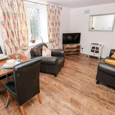 The Coach House Villa Tenby Bagian luar foto