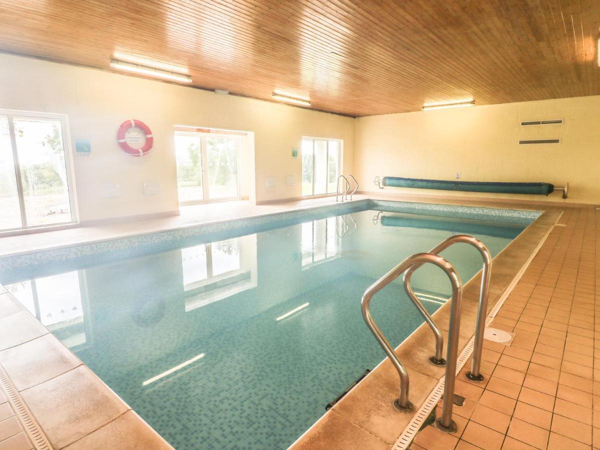 The Coach House Villa Tenby Bagian luar foto