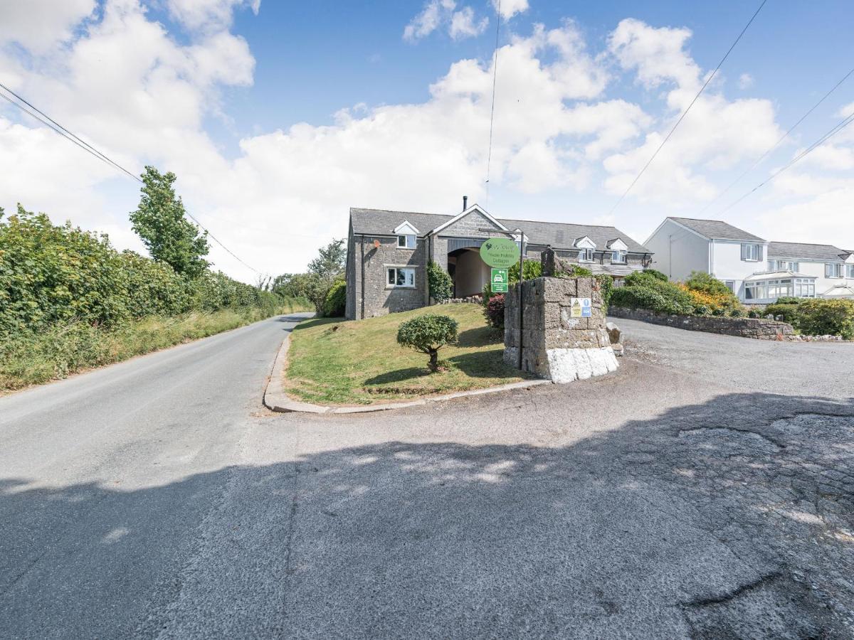 The Coach House Villa Tenby Bagian luar foto