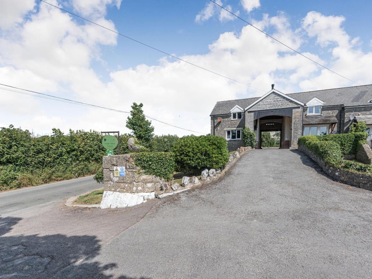 The Coach House Villa Tenby Bagian luar foto