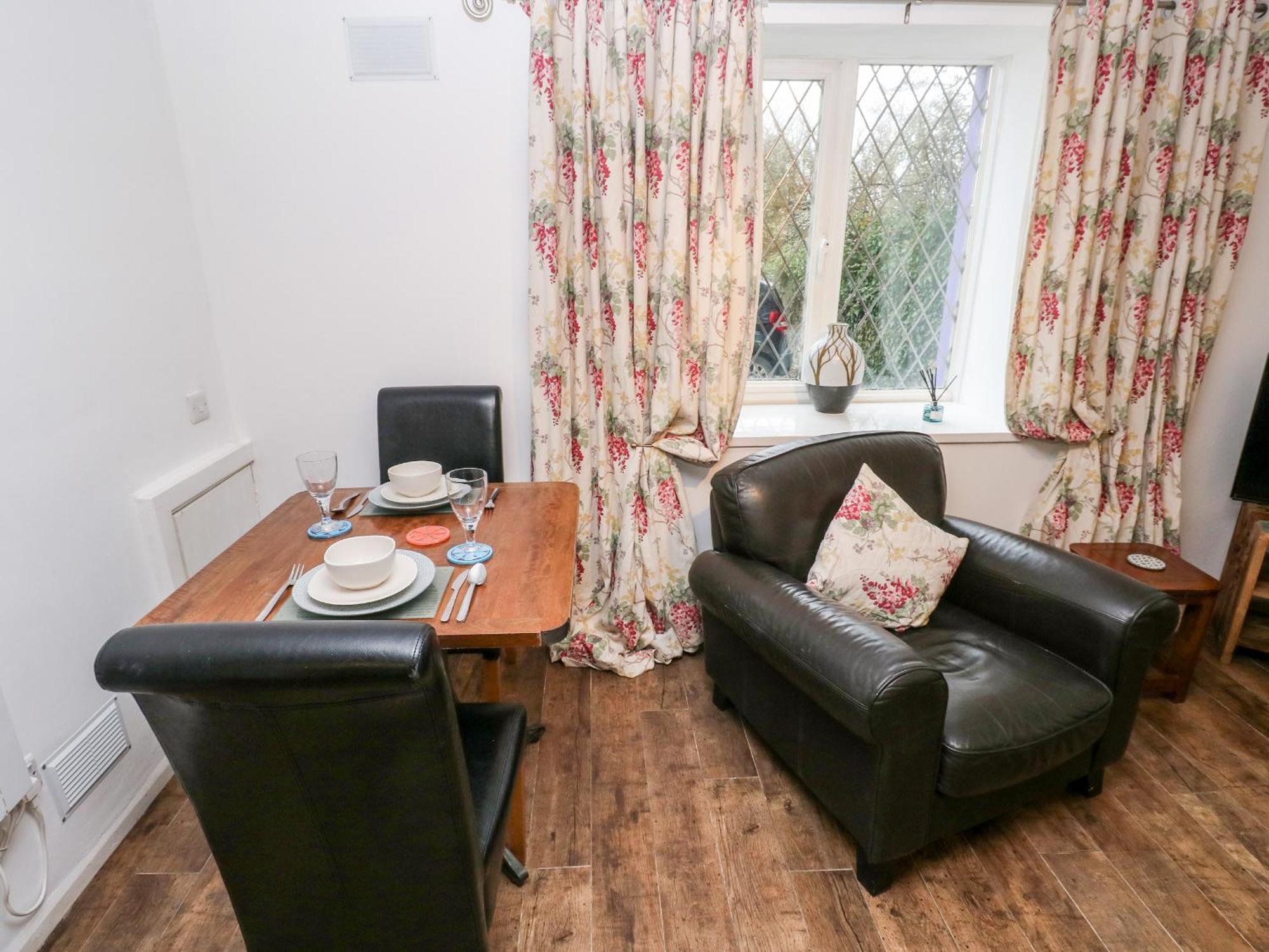 The Coach House Villa Tenby Bagian luar foto