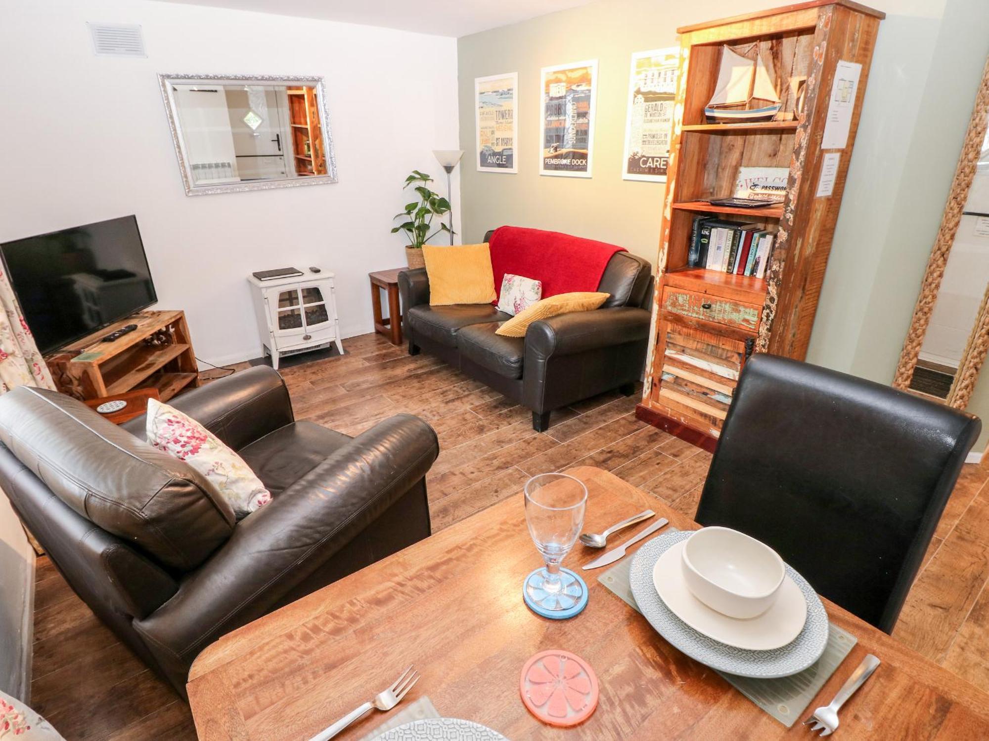 The Coach House Villa Tenby Bagian luar foto