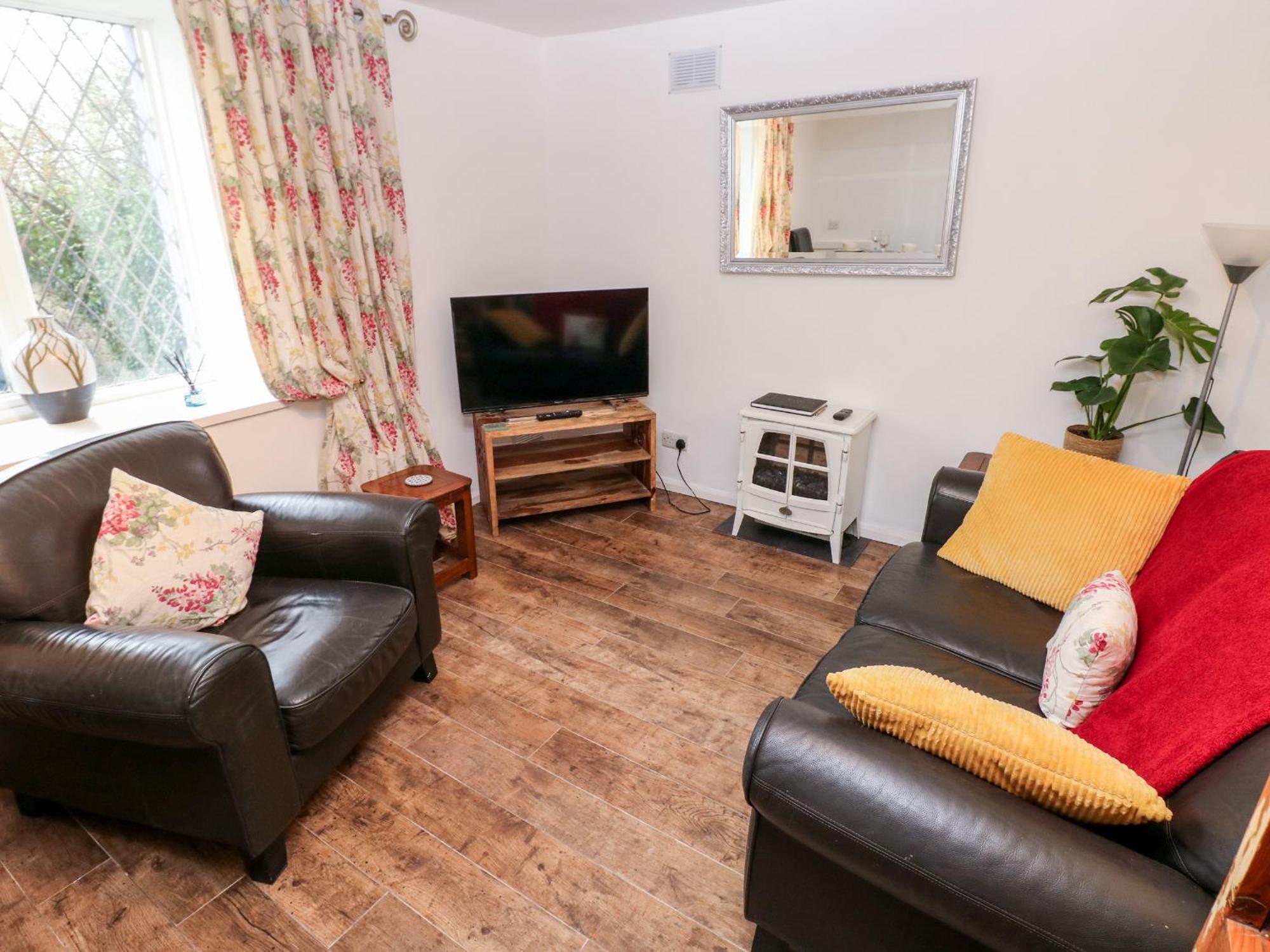 The Coach House Villa Tenby Bagian luar foto